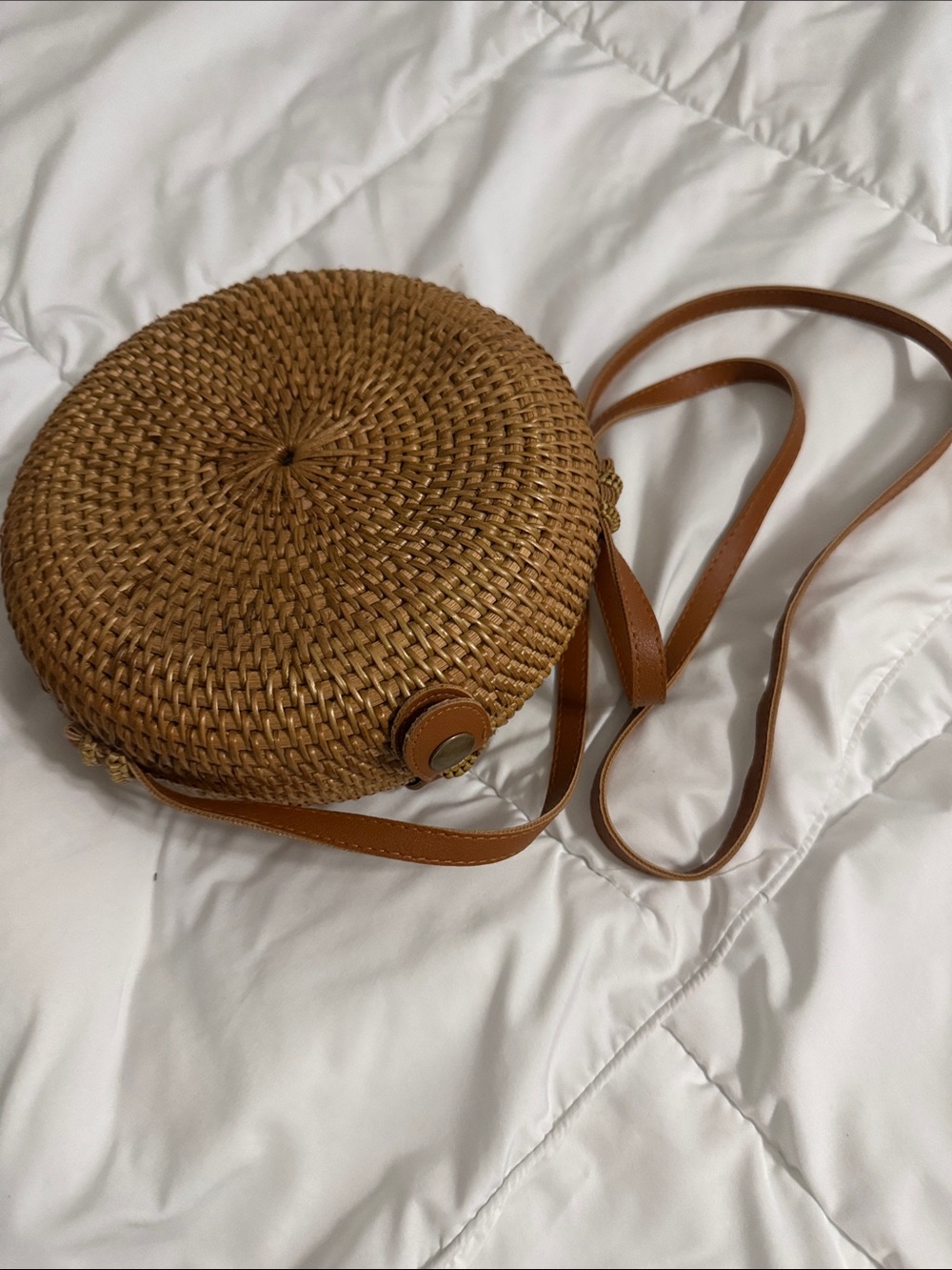 Round Woven Crossbody Bag in Brown